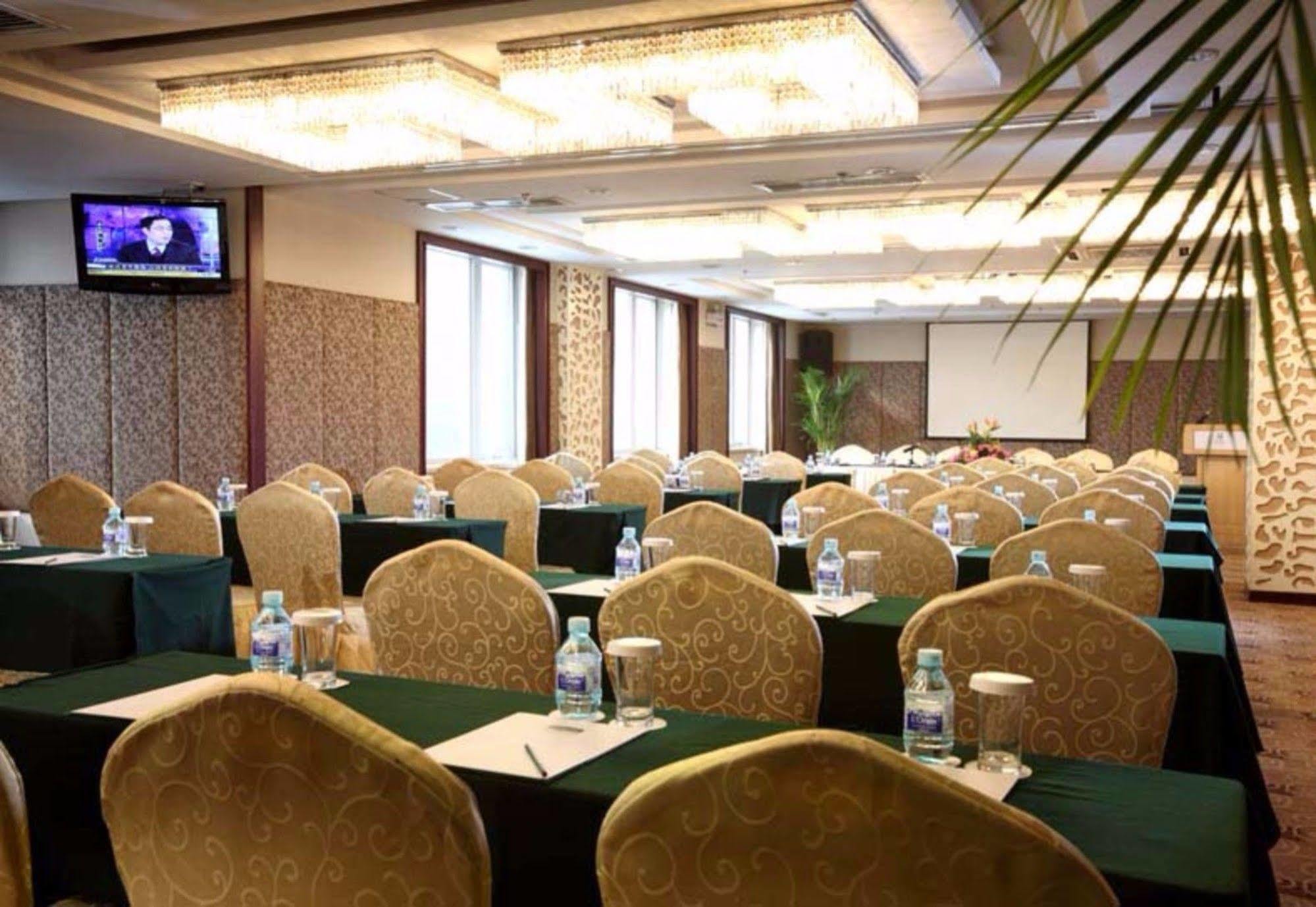 Holiday Inn Beijing Downtown Екстер'єр фото