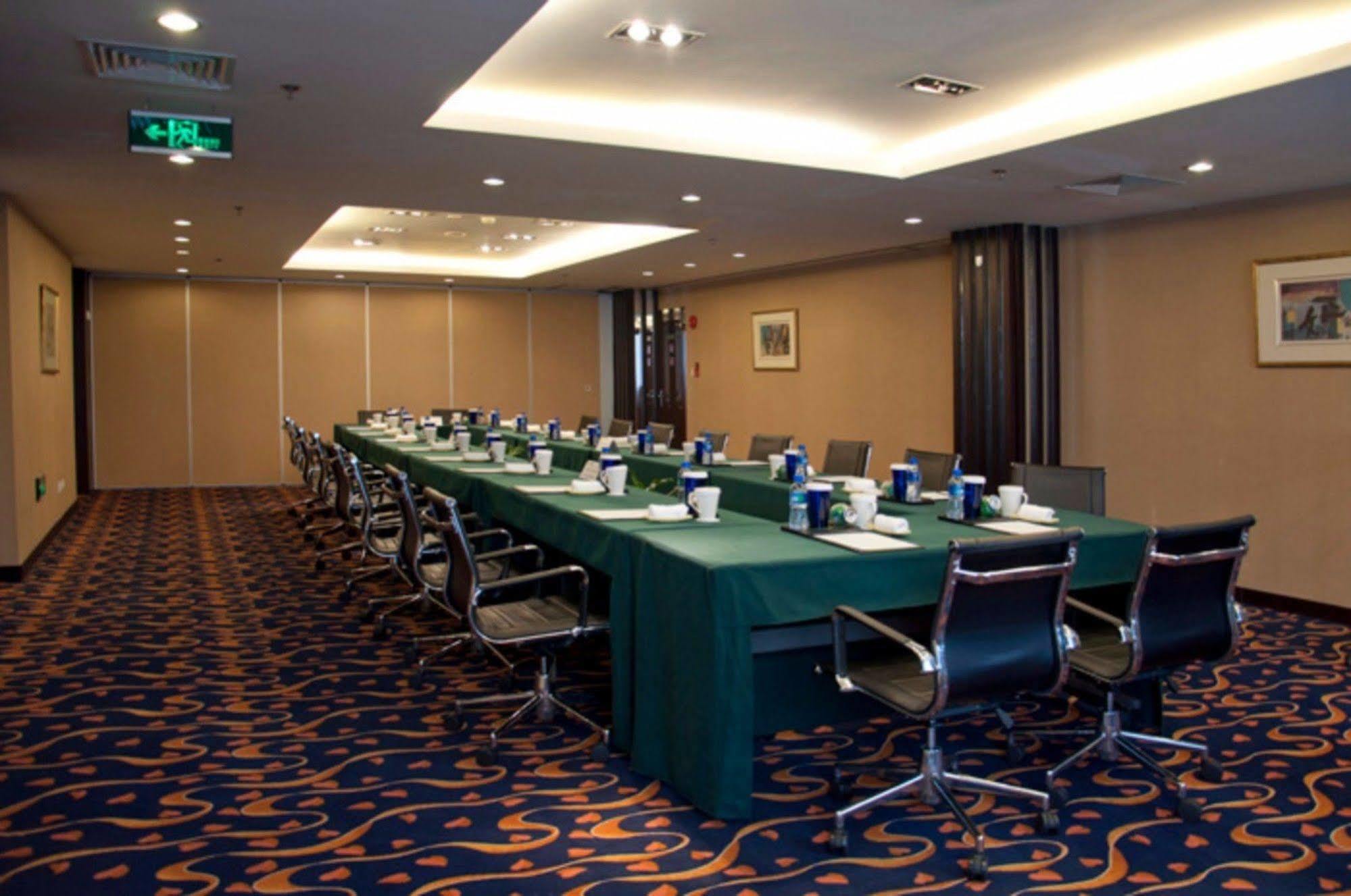 Holiday Inn Beijing Downtown Екстер'єр фото